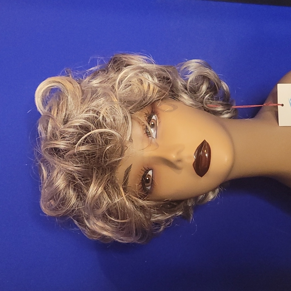 Lydell Synthetic Wig Style:L-427B Color:#48T Light grey w/ dark root Curly bob